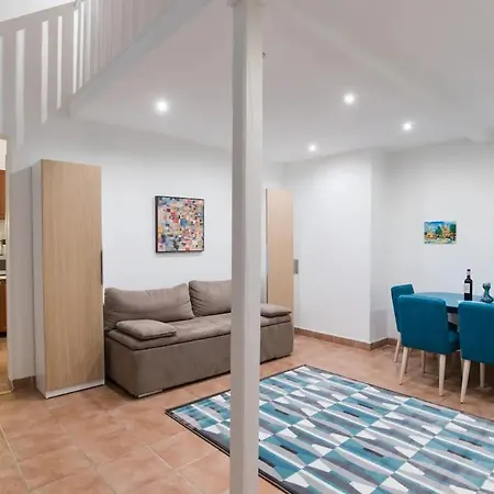 Διαμέρισμα Feel Like In The Center Up To 5 Guests