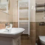 Feel Like In The Center Up To 5 Guests